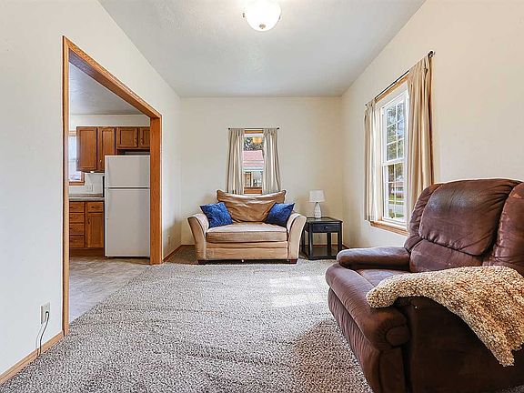 3rd image of 531 Robbins St