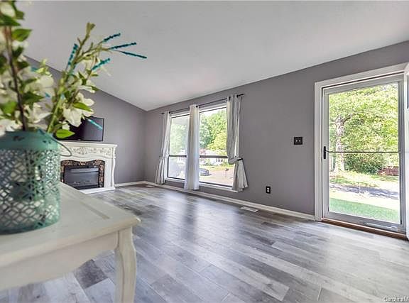 5th image of 704 King Arthur Dr