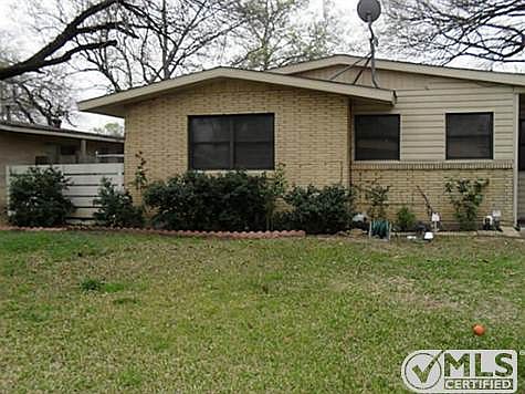 2nd image of 1912 Skylark Dr