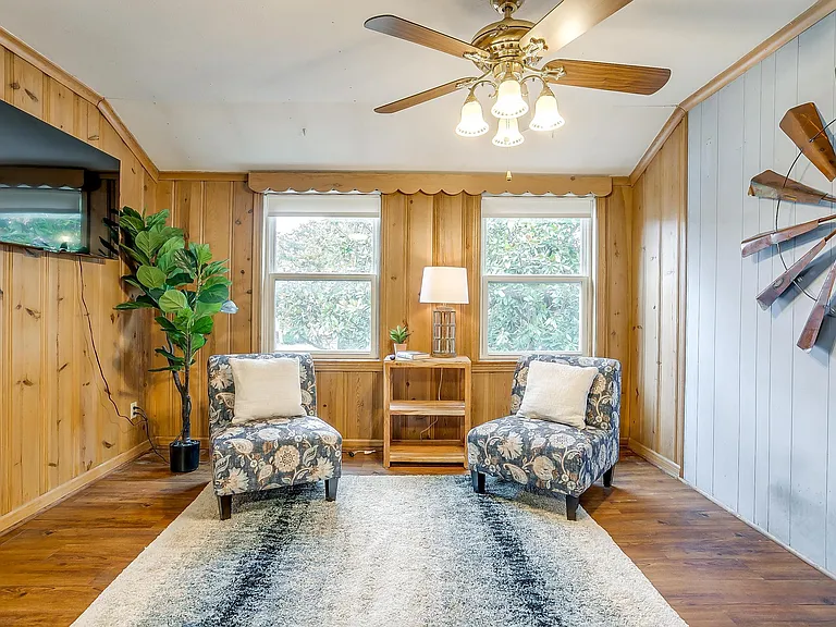 1505 N Riverside Dr — Photo 17