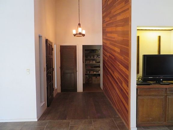 3rd image of 853 Valley View Dr