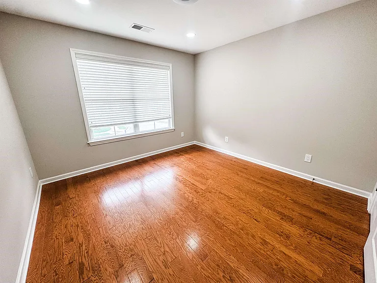 621 Covington Walk Ln S — Photo 13
