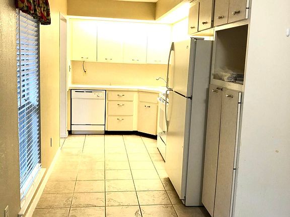 2nd image of 1162 Fromage Cir W