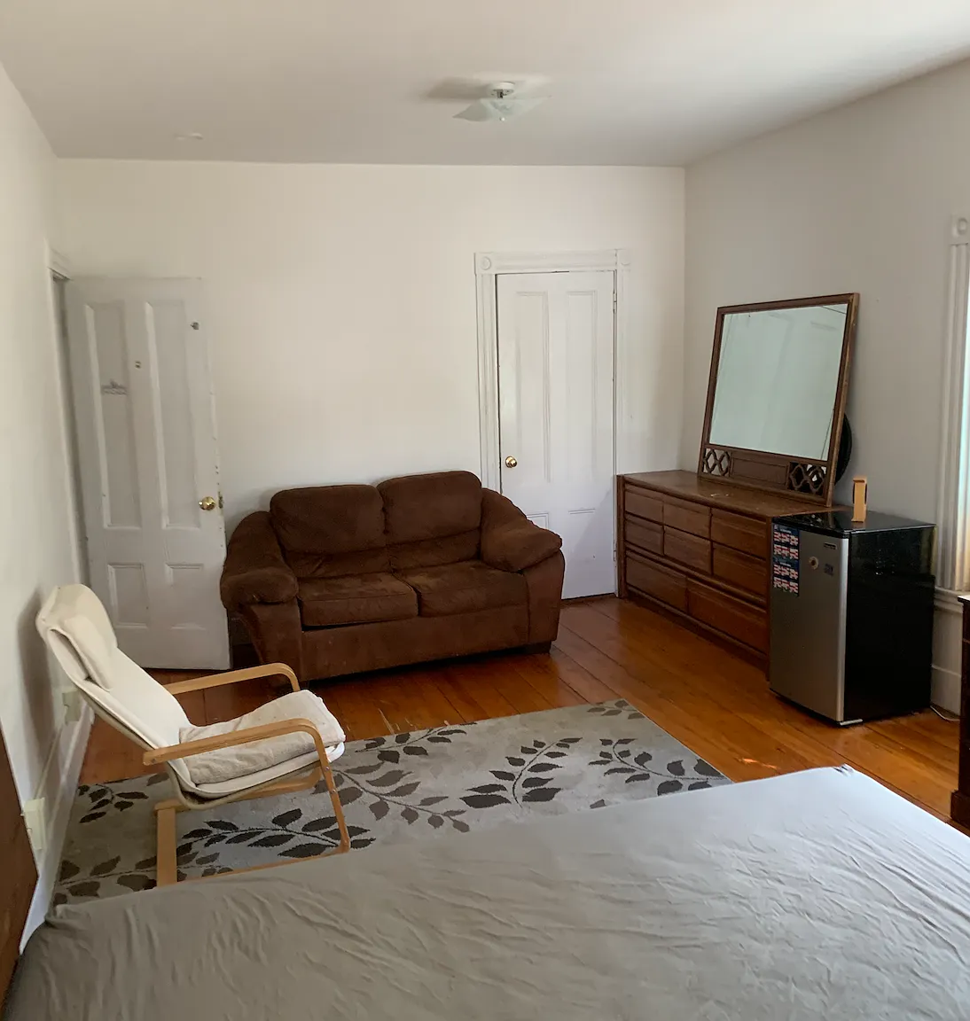 6 bed, 2545 sqft, $1,200 — Photo 3