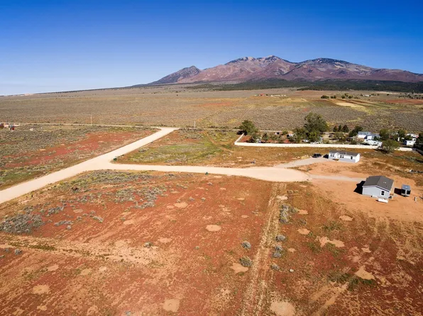 16 Dean Ct, La Sal, UT 84530