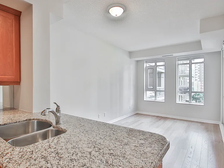 900 Mount Pleasant Rd #411 — Photo 8