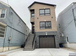 188 6th St #2, Harrison, NJ 07029