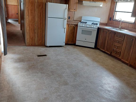 3rd image of 28 Road 6361 Trailer 35