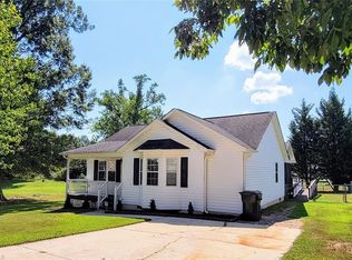 6 Savannah Ln, Thomasville, NC 27360