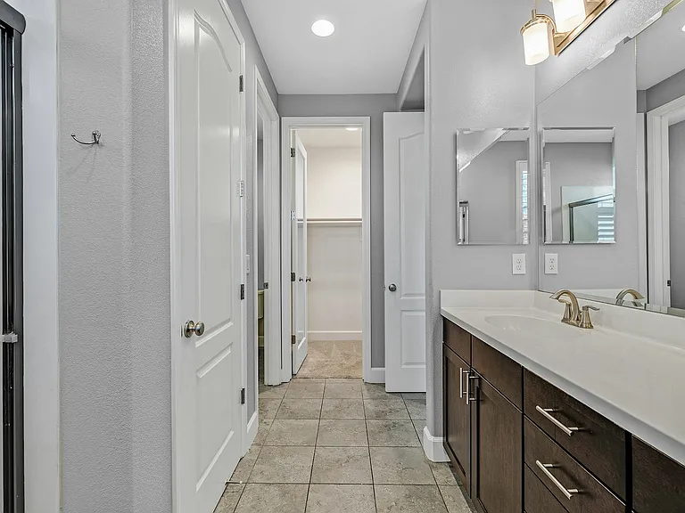210 Stratus Cmn — Photo 26