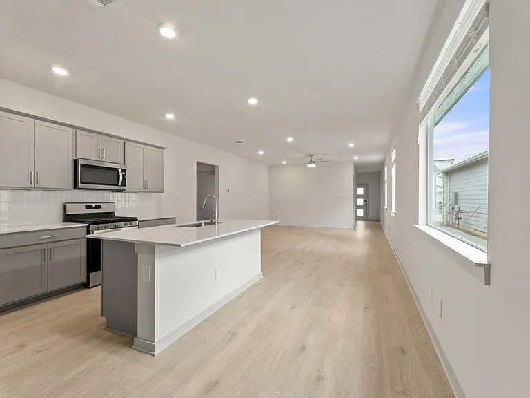 237 Ashford St — Photo 7