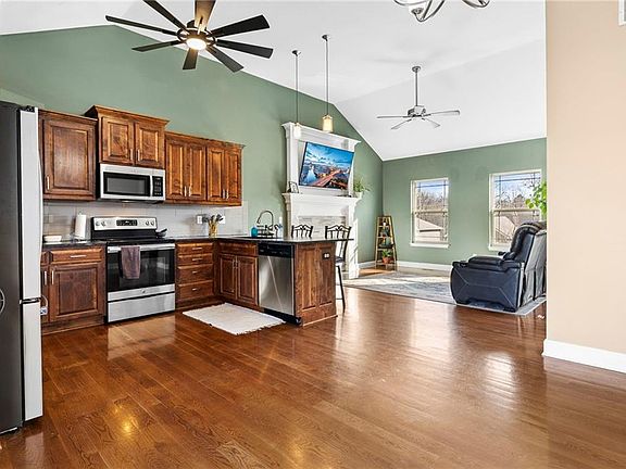 2nd image of 807 Old Stage Rd