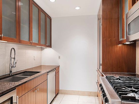 5th image of 250 E 53rd St APT 2503