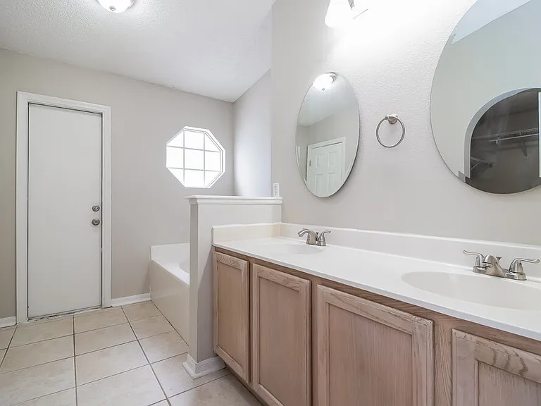 12514 Woodbury Cove Dr — Photo 12