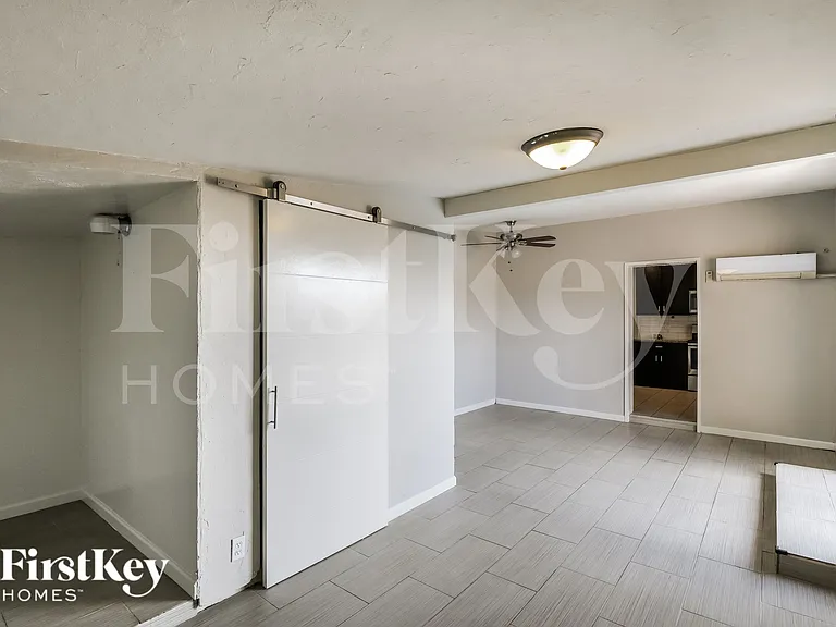 4144 E Almeria Rd — Photo 7