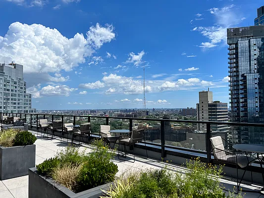 Rented by Gulia Wang, LREB | media 25