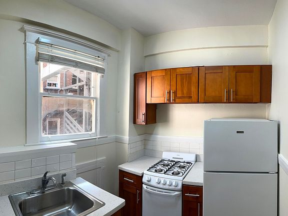 5th image of 534 Hyde St APT 2