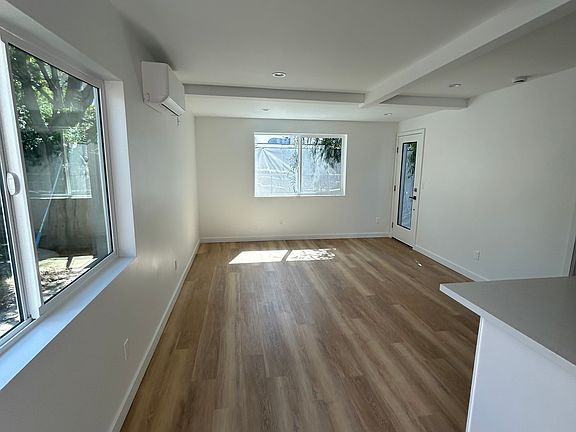 3rd image of 1536 Rexford Dr