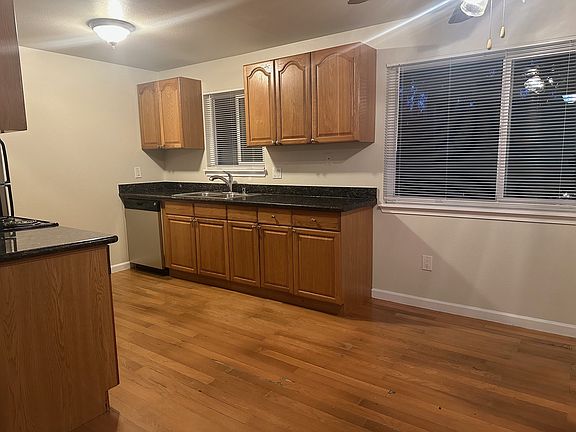 3rd image of 3021 NE 140th St #5