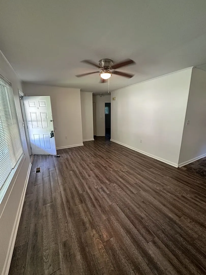 Charming 3 Bedroom Home Minutes from Northshore & Red Bank! — Photo 3