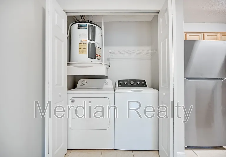 305 Lakepointe Dr #104 — Photo 8
