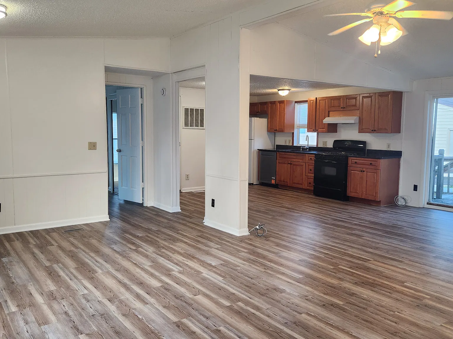 3 bed, 1248 sqft, $2,000 — Photo 3