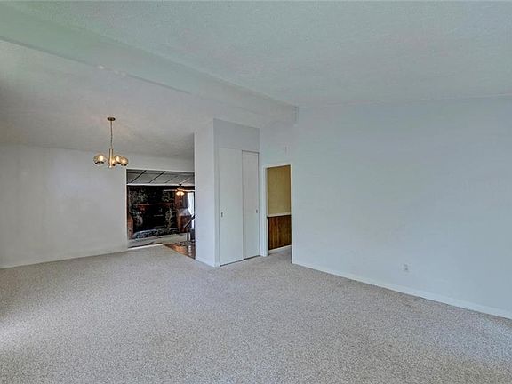 5th image of 1858 Pinecrest Rd
