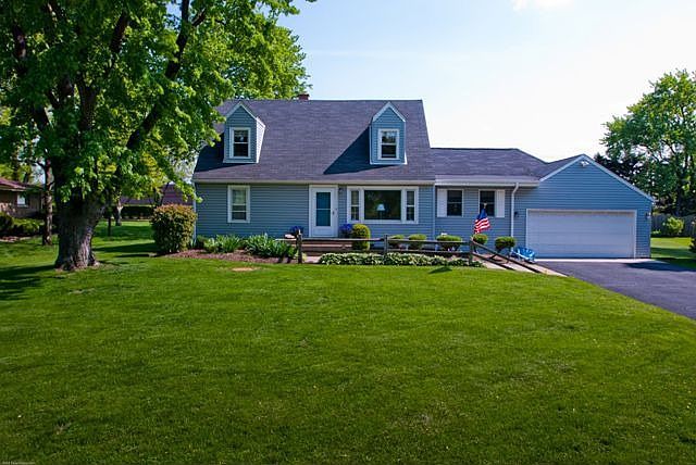 1st image of 17W235 Oak Ln