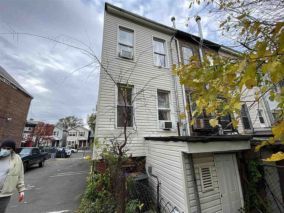 2nd image of 101 1/2 Orient Ave