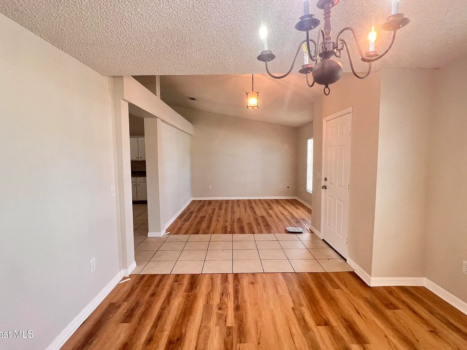 3 bed, 2.0 bath, 1814 sqft, $2,050 — Photo 4