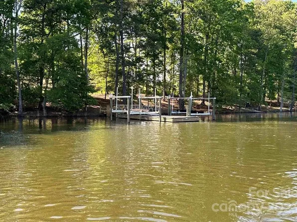 30 Shoreview Dr, Prosperity, SC 29127