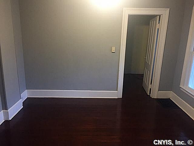 2nd image of 207 Willis Ave