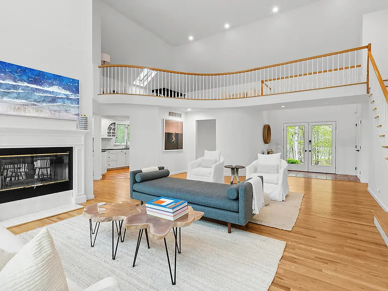 23 Laurel Hill Ln — Photo 3