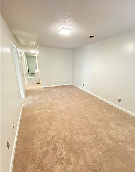 614 E Duffy St — Photo 3
