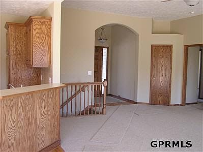 5th image of 609 Douglas Cir