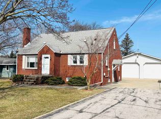 1144 W Hampton Rd, Essexville, MI 48732