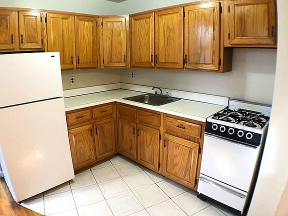 3rd image of 310 W 95th St #4R