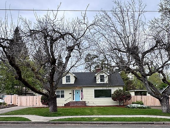 4th image of 736 NW 3rd St