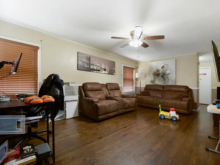 Longwood Dr — Photo 3