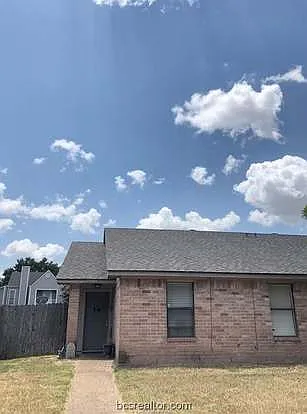 2510 Hickory Dr — Photo 2