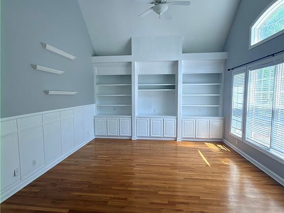 4th image of 3686 Linden Rd