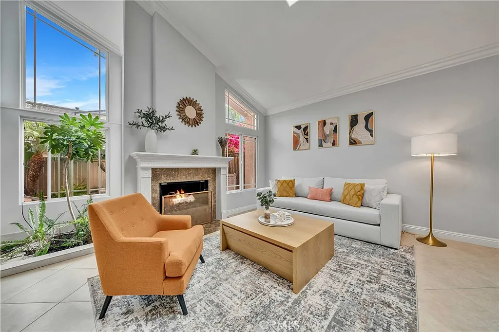 3 bed, 2.5 bath, 2959 sqft, $9,000 — Photo 1