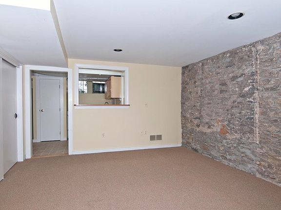 4th image of 919 Riverview Pl #2