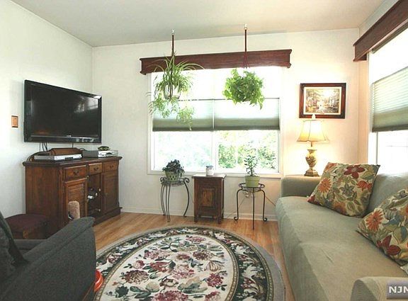 3rd image of 158 Cambridge Ct #D058