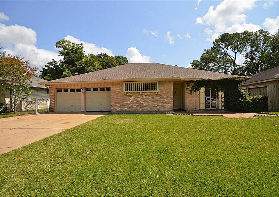 1st image of 209 Stonehenge Ln