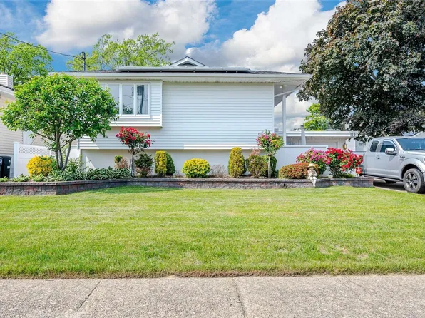 110 Elaine Drive, Oceanside, NY 11572