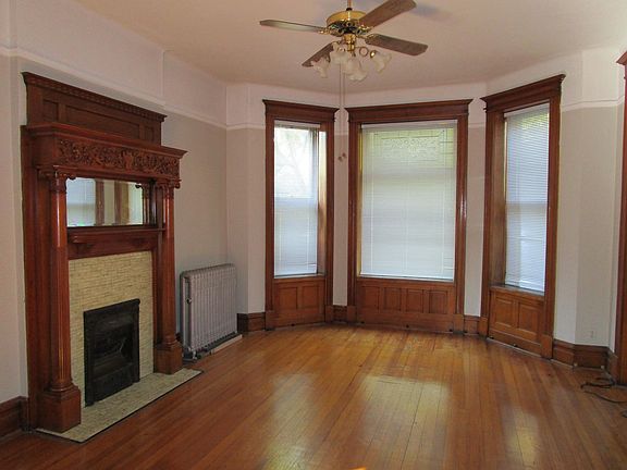 3rd image of 1345 N Hoyne Ave #2F