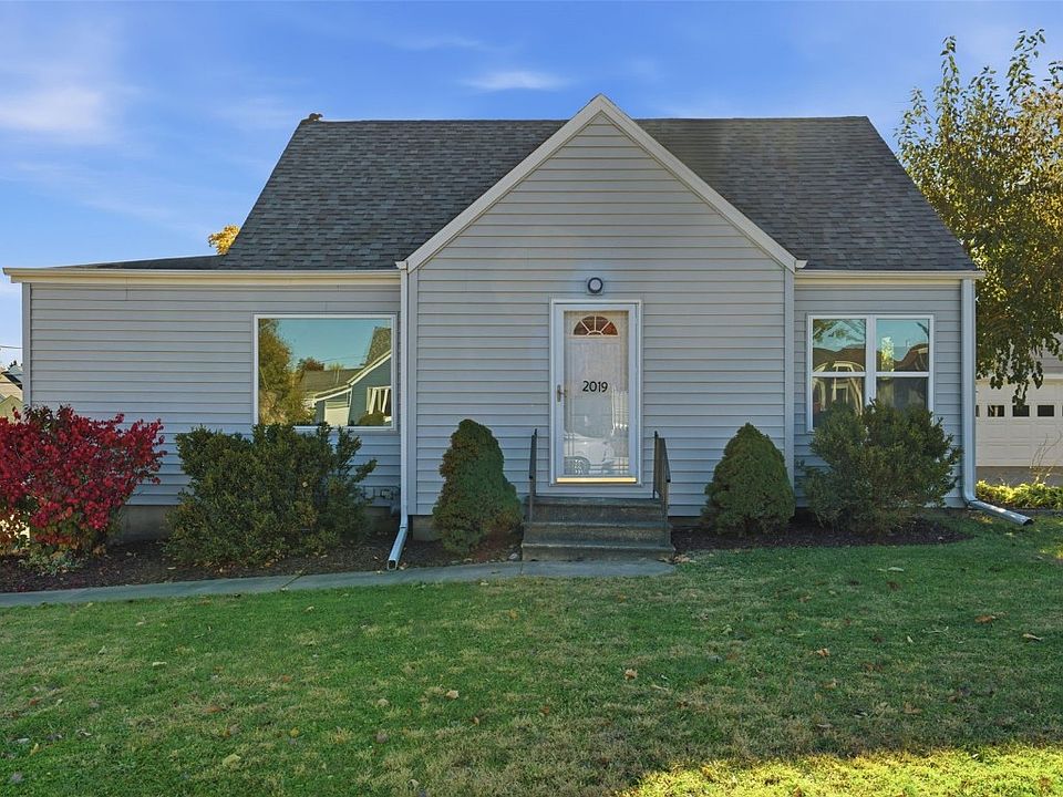 1st image of 2019 G Ave NE