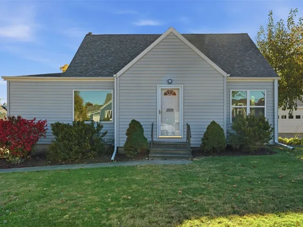 2019 G Ave NE, Cedar Rapids, IA 52402