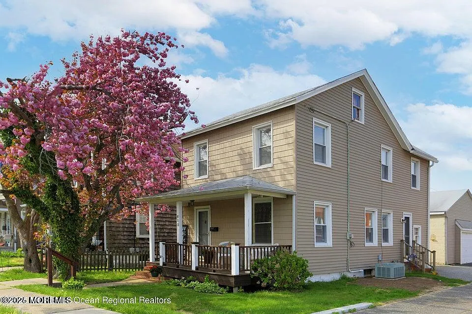 612 Sylvania Ave